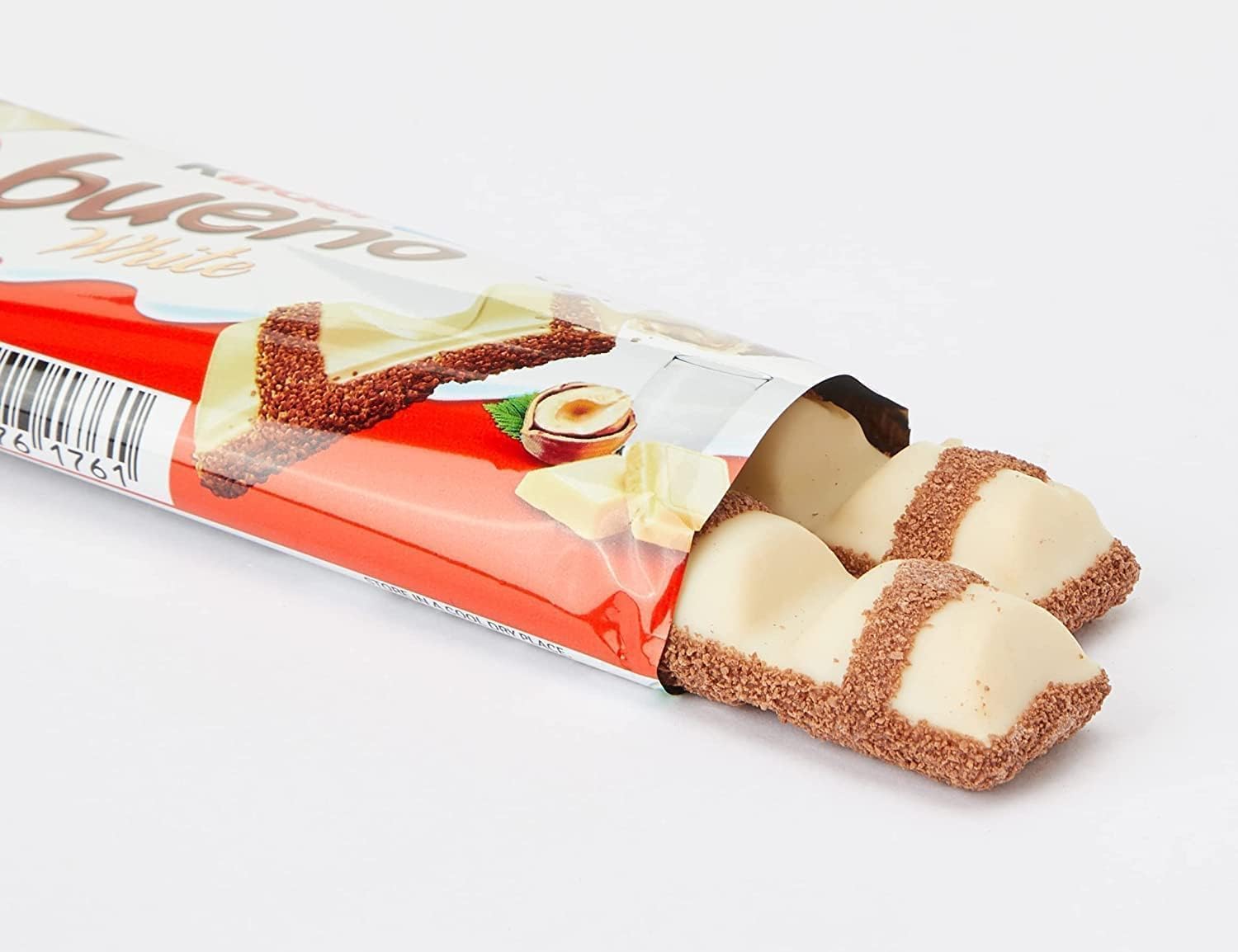 Kinder Bueno White Chocolate Hazelnut & Wafer Bars  24 x 39g Share Pack